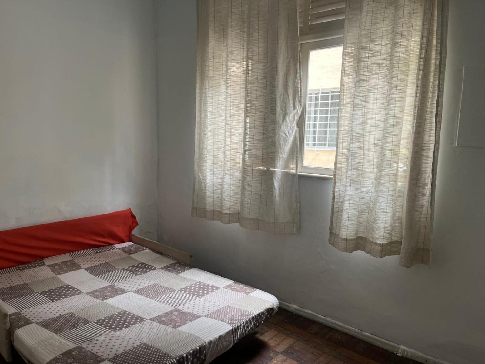 Apartamento De Casal Em Completo,compartilhado